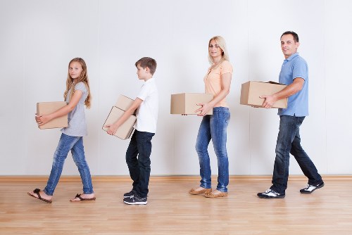 Local moving team handling items near Marylebone homes